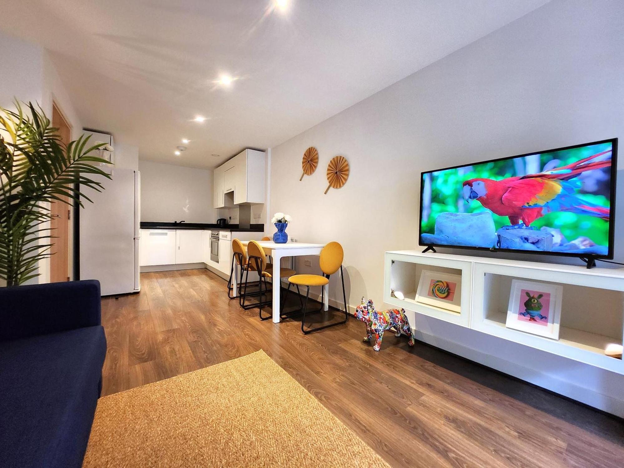 Riverside Oasis Station-parking-riverboat * London