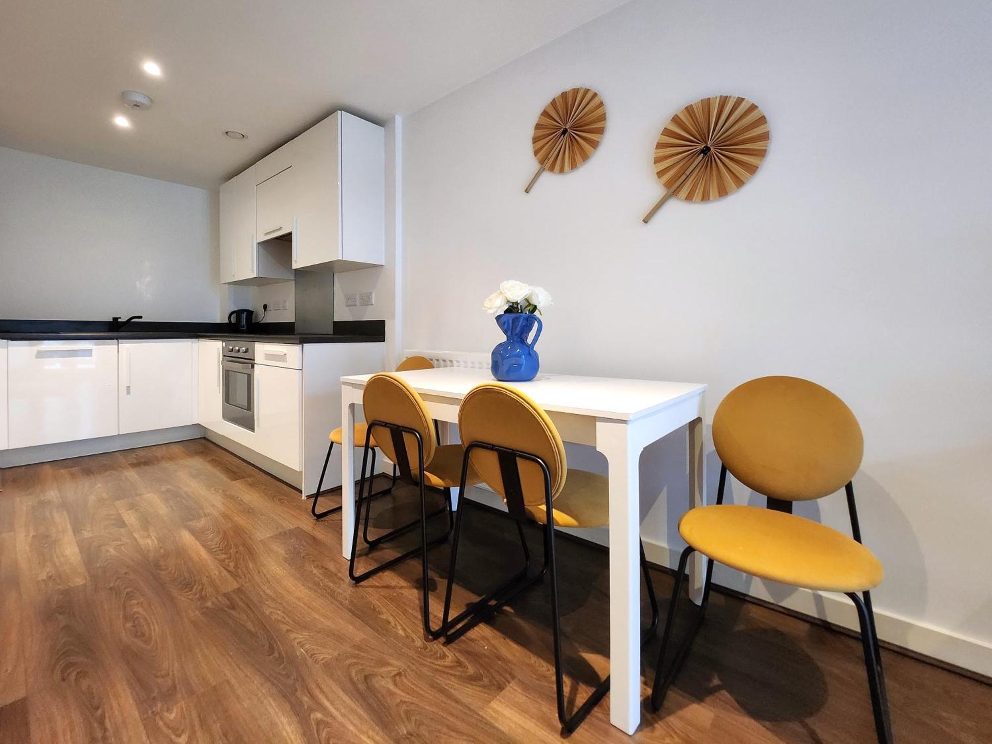 Riverside Oasis Station-parking-riverboat Apartment *